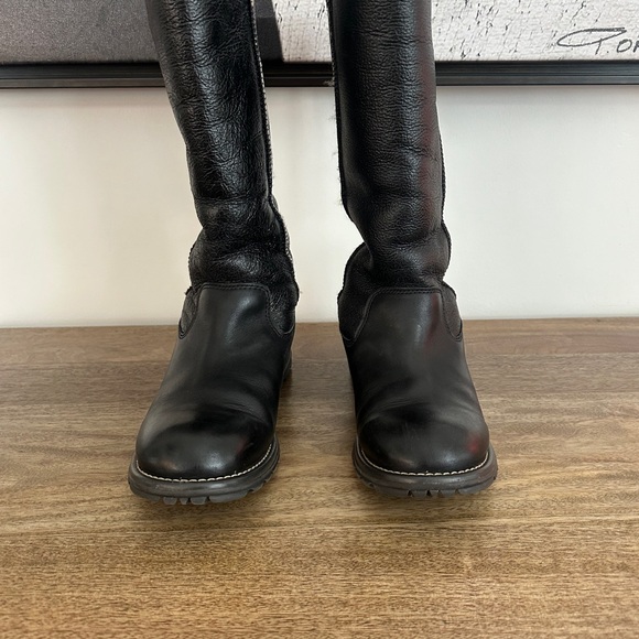 UGGS Women’s Black Leather Boots - Picture 2 of 11